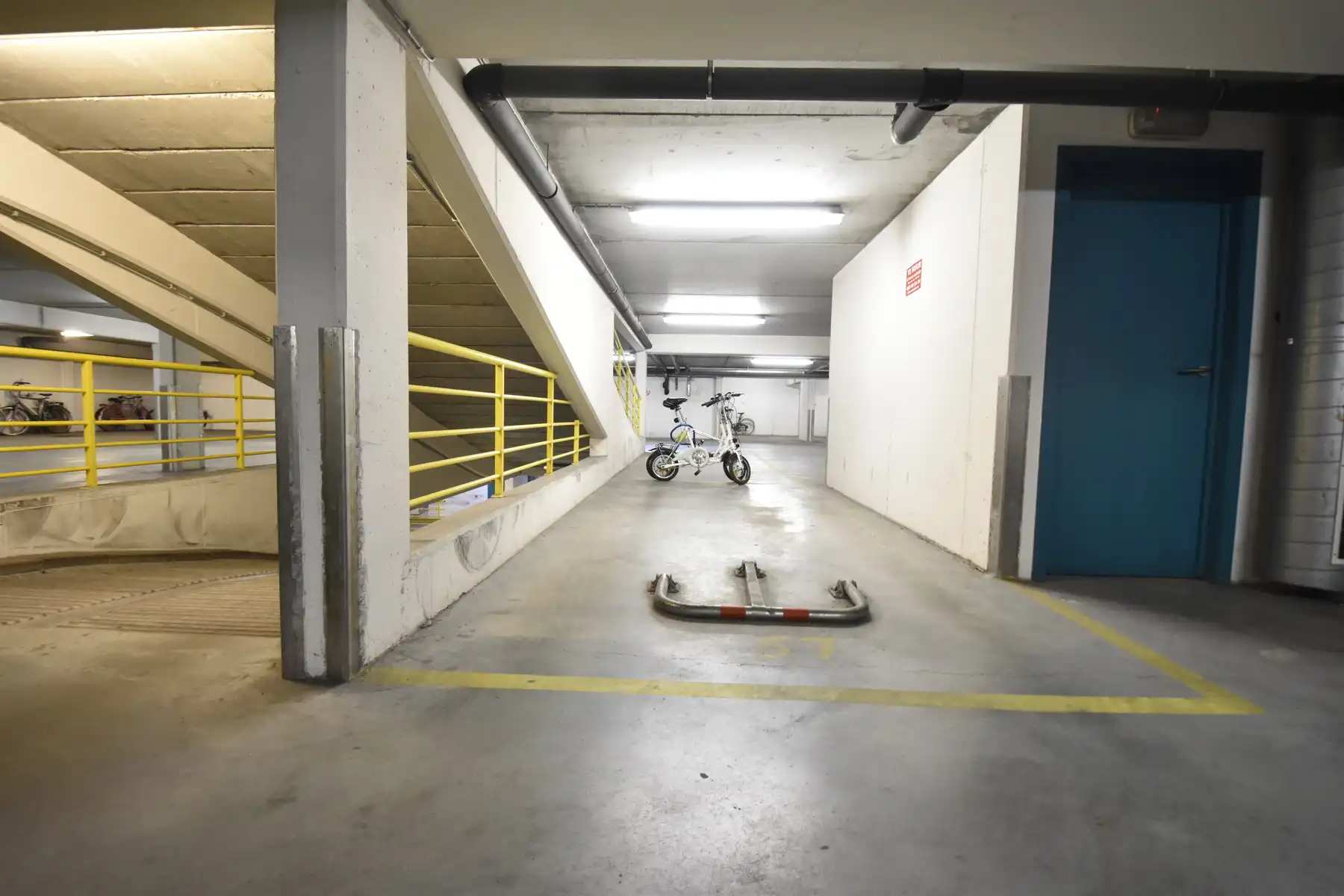 Parkeerplaats te huur foto 2