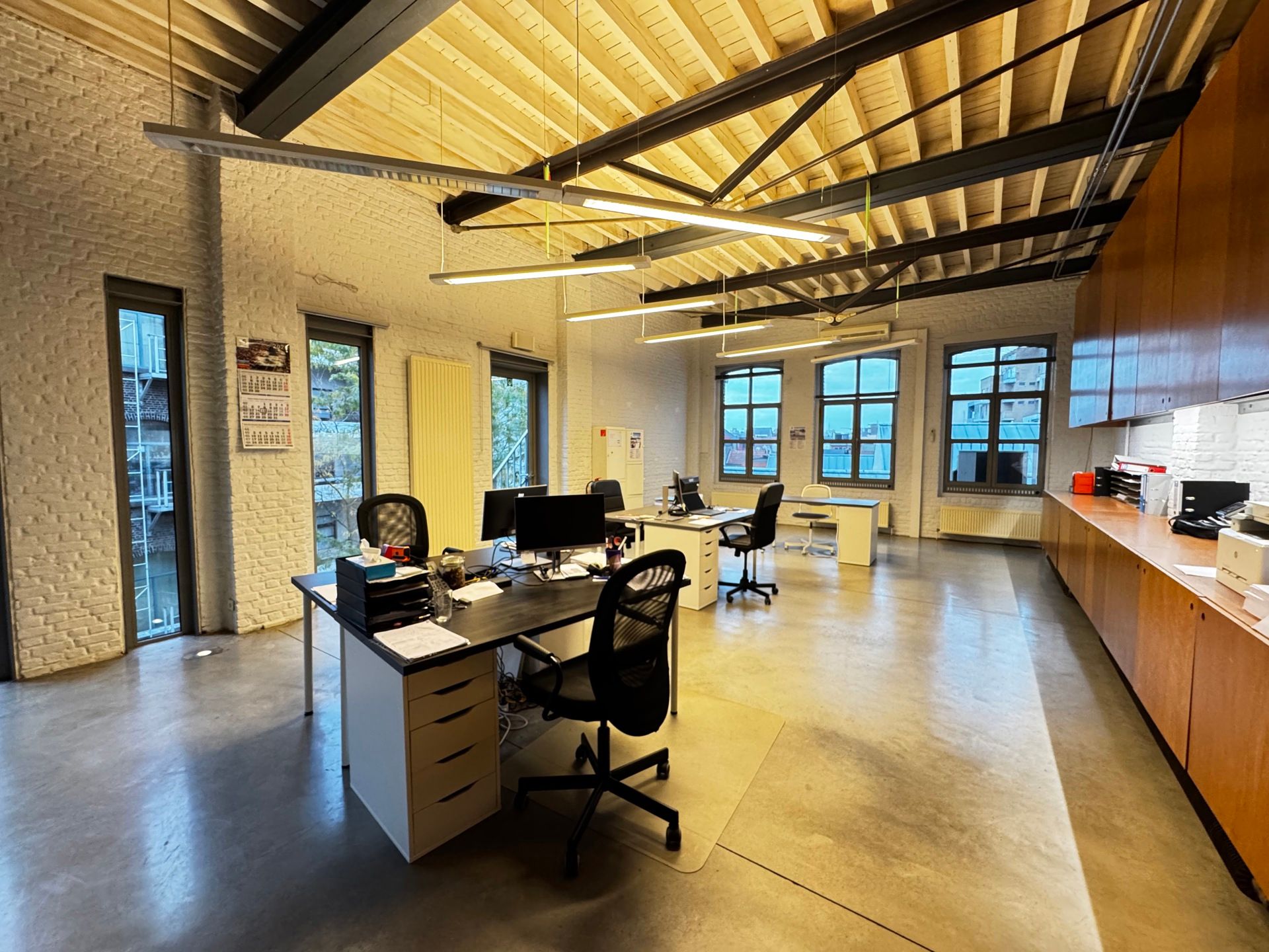 Instapklaar kantoor in loftstijl te huur te Antwerpen! foto 3