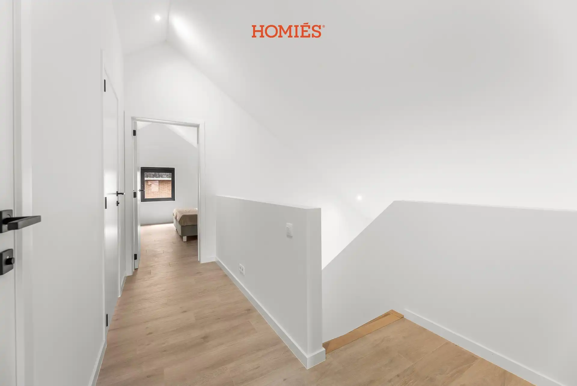 Volledig gerenoveerde woning met 4 slaapkamers foto 15