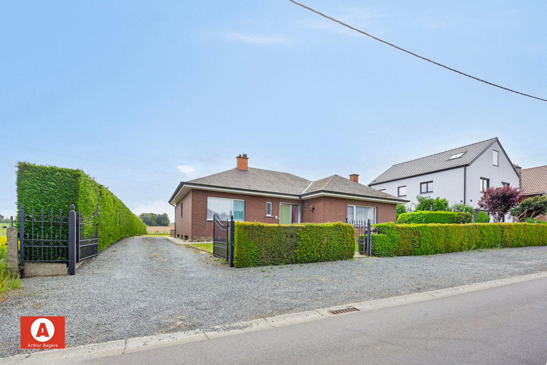 Hoofdfoto van de publicatie: Te renoveren bungalow op rustige locatie