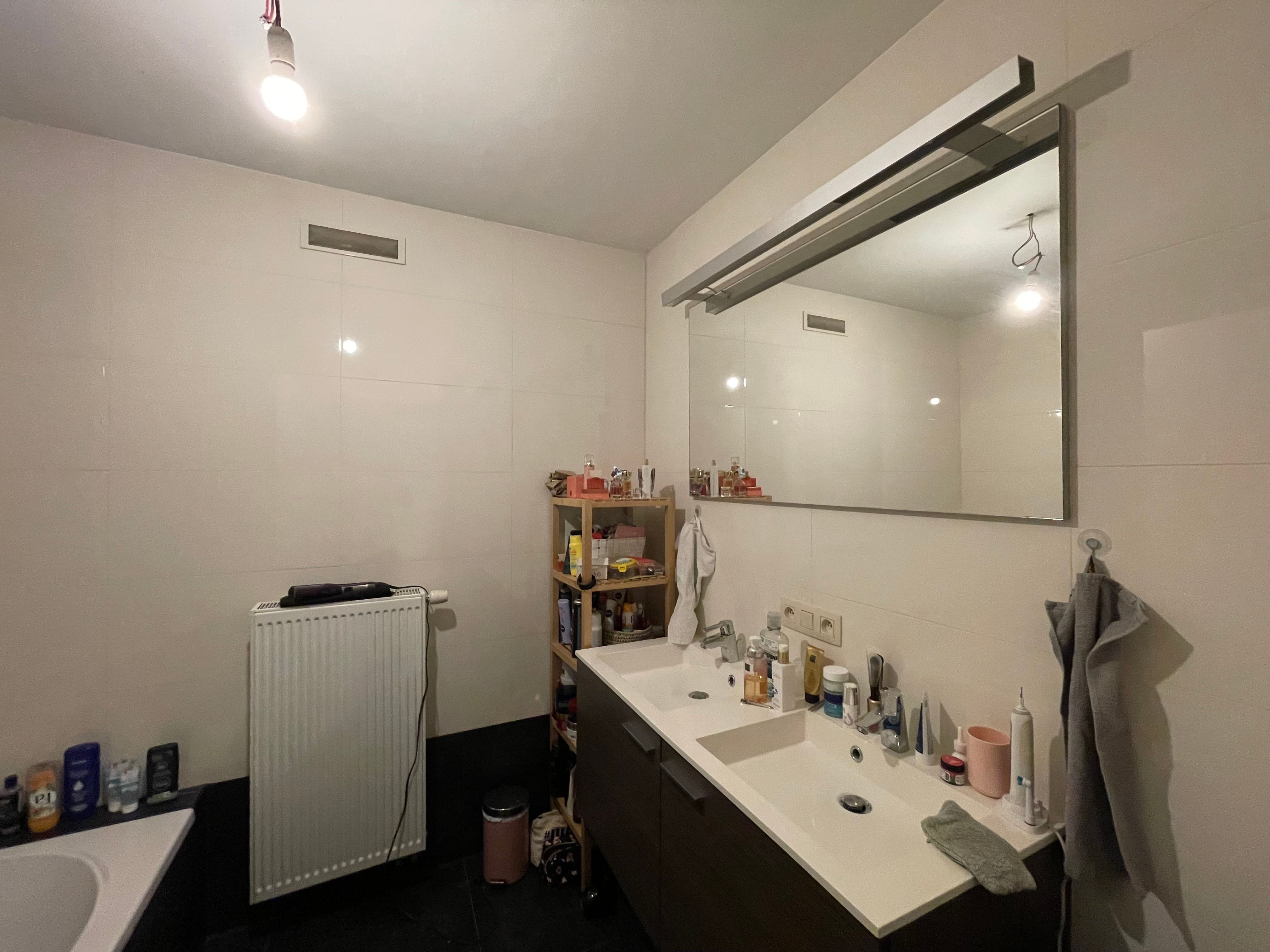 Lichtrijk appartement in nieuwstaat foto 17