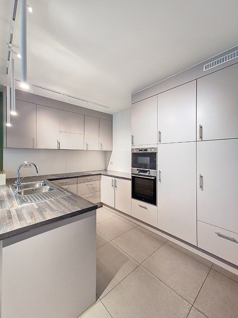 Gelijkvloersappartement met 2 slaapkamers en 2 autostandplaatsen foto 8