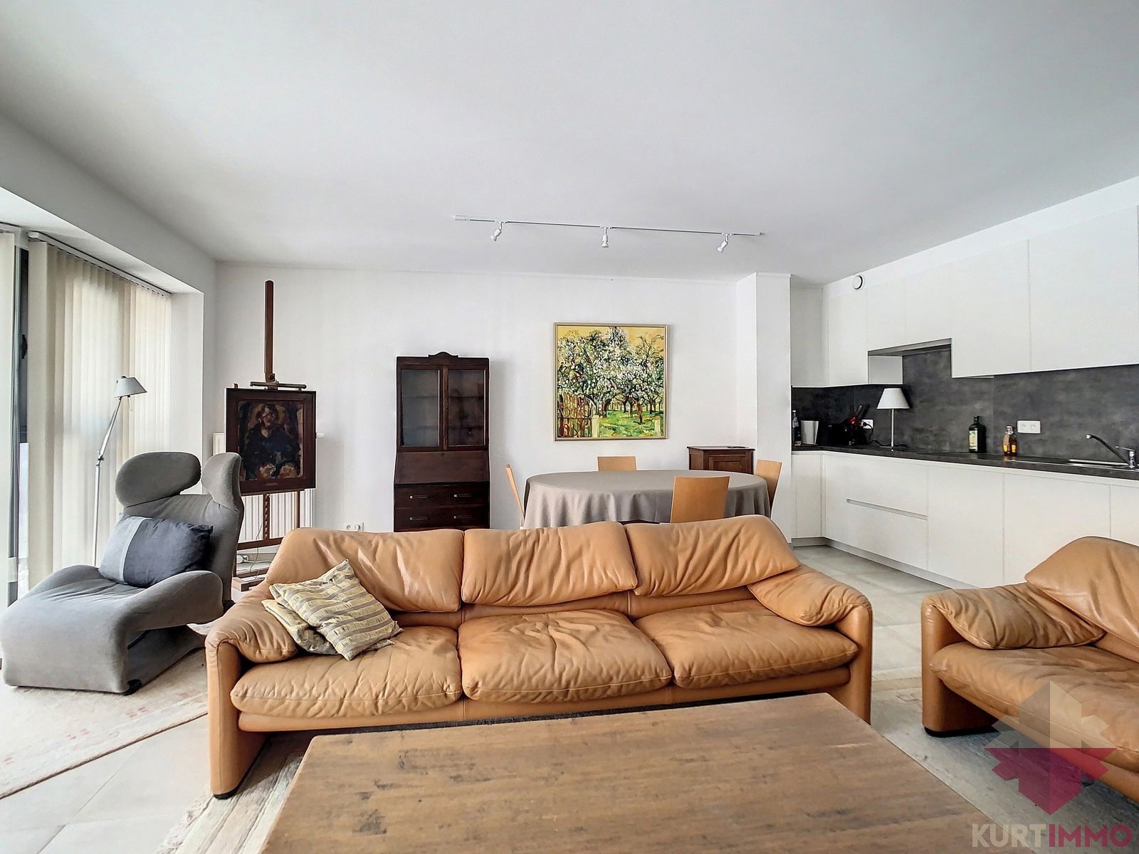 Centraal gelegen, Mooi Appartement met 1 SLPK én Terras! foto 2