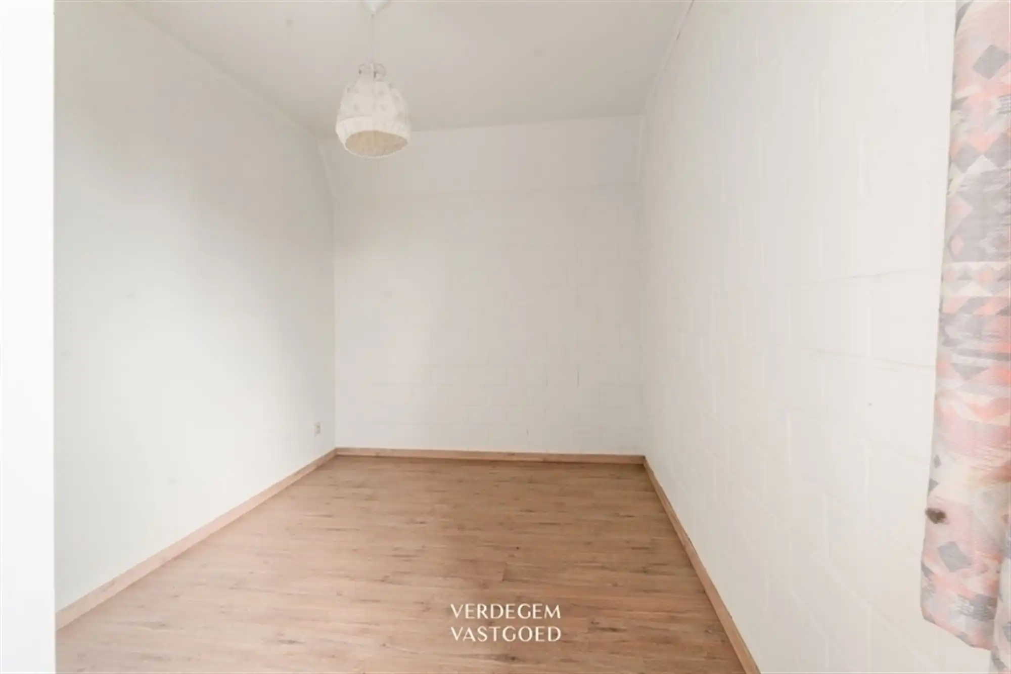 Rustig gelegen, vrijstaande woning met 6 slaapkamers op mooi perceel foto 16