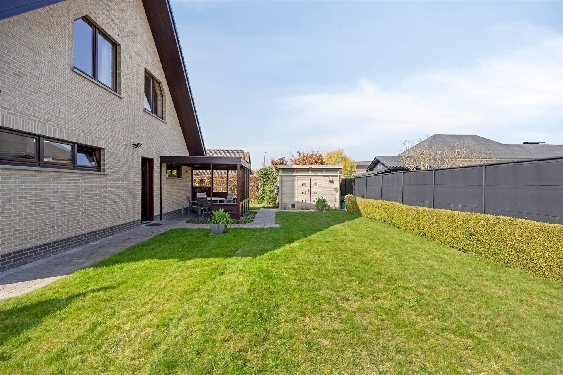 Villa in doodlopende straat foto 2