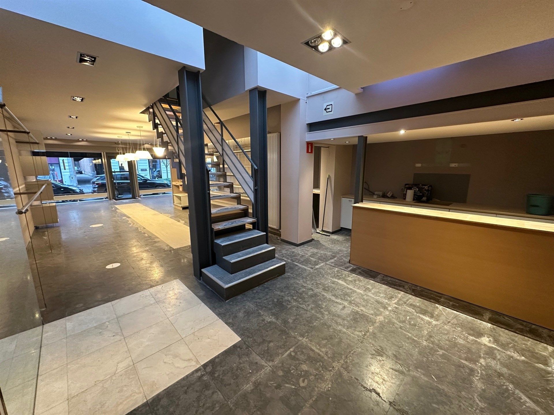 Handelsgelijkvloers 110m² in het hart van Mechelen. foto 4