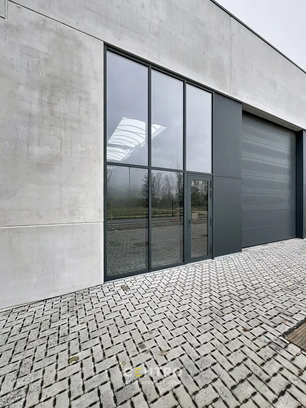 NB-magazijn van ± 275 m² (incl. 2 parkeerplaatsen!) en moderne glaspartij in driehoek TIELT-DEINZE-WAREGEM ! foto 10