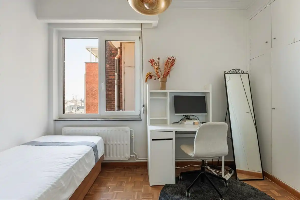 lichtrijk appartement met terras op de hoogste verdieping foto 12