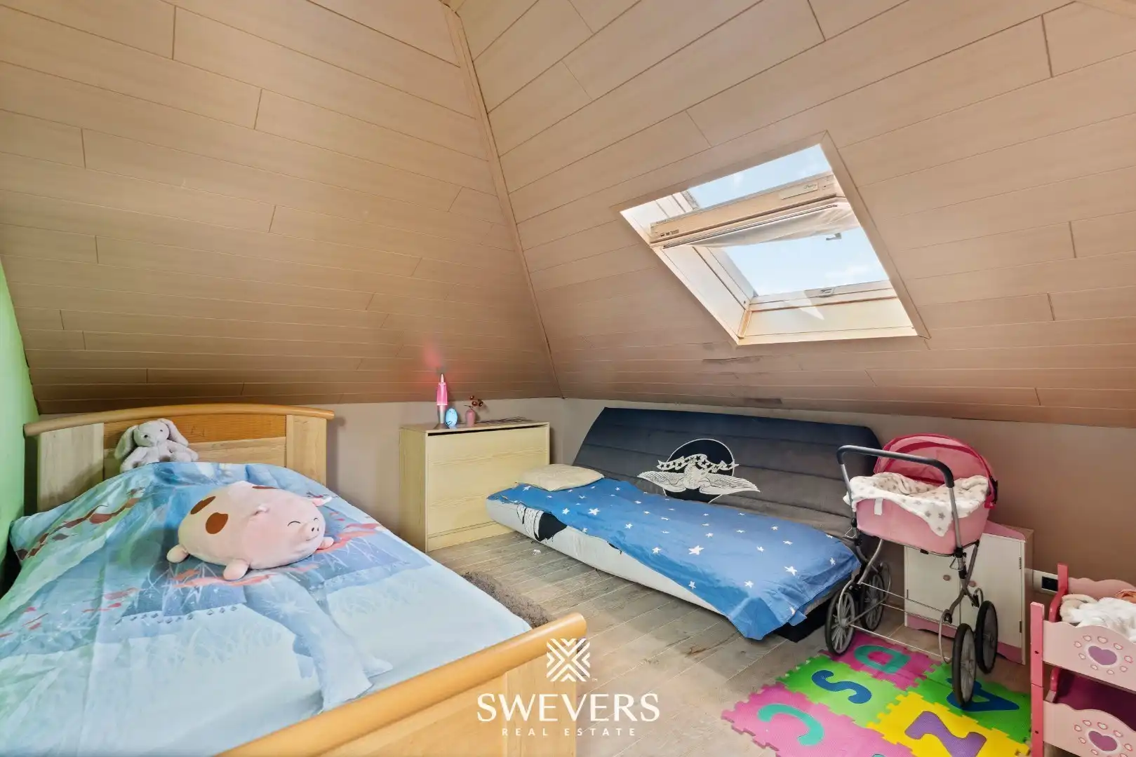 Ruime open bebouwing met nieuwe keuken en veranda foto 24