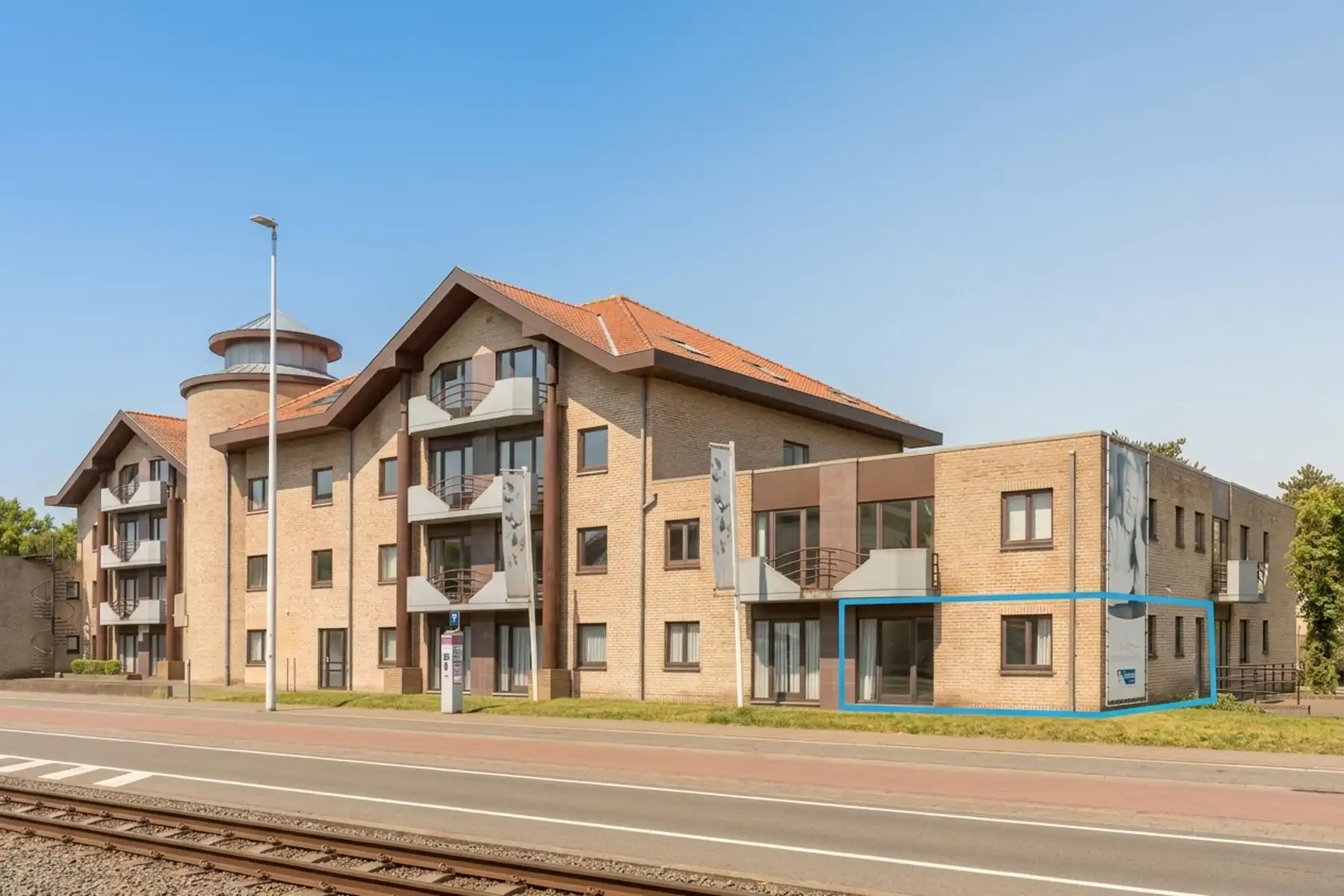 Uitstekend gelegen hoekappartement in Sint-Idesbald foto {{pictureIndex}}