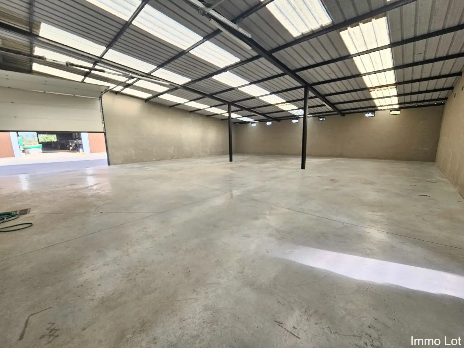 Ruim magazijn van 990 m² met flexibele huurmogelijkheden foto 3