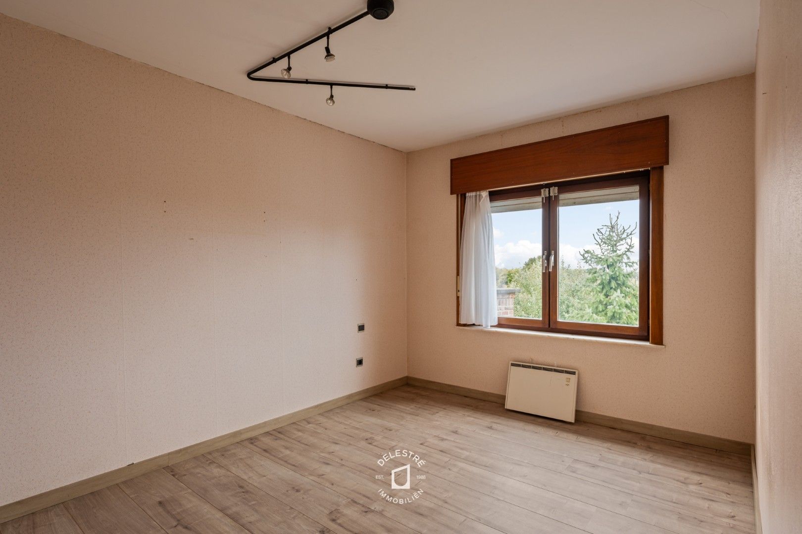 RUSTIG GELEGEN HALFOPEN MET TUIN EN GARAGE foto 19