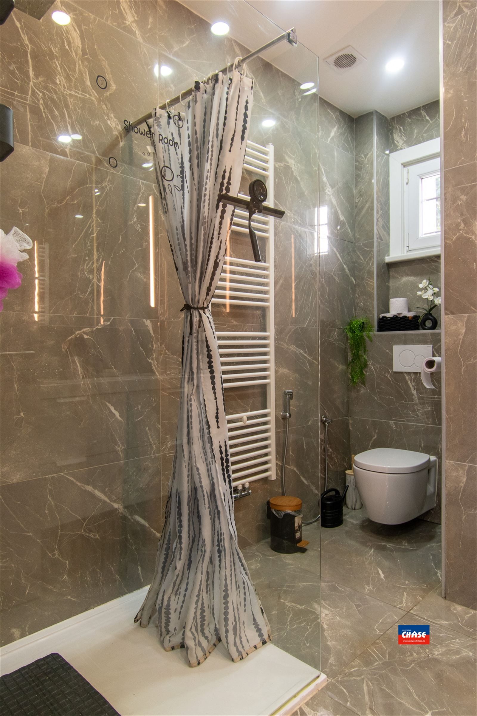 Knap gerenoveerde gezinswoning met 3 slaapkamers en tuin foto 8