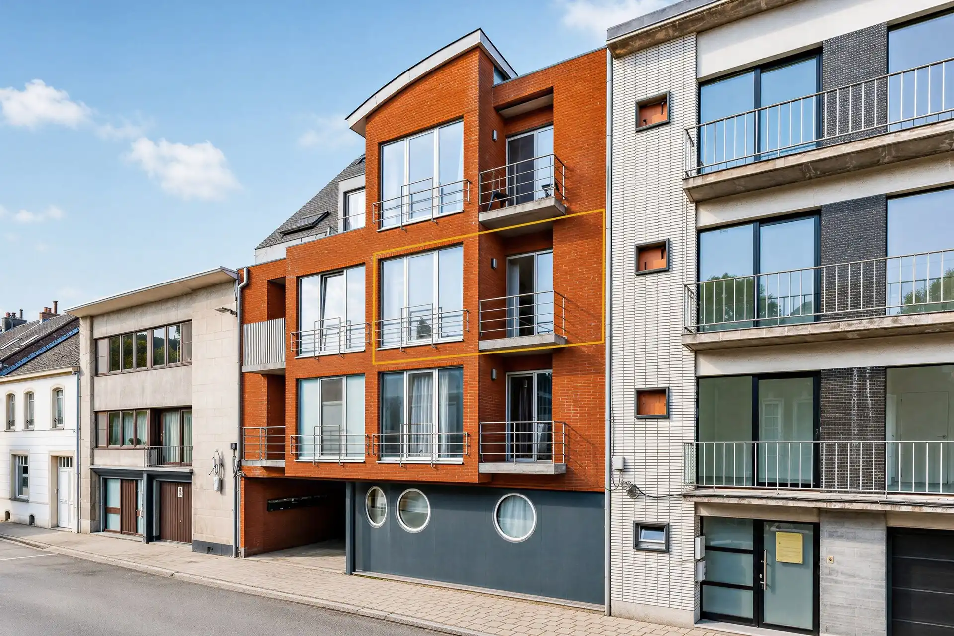 Instapklaar appartement met terras op uitstekende ligging in Erembodegem foto {{pictureIndex}}
