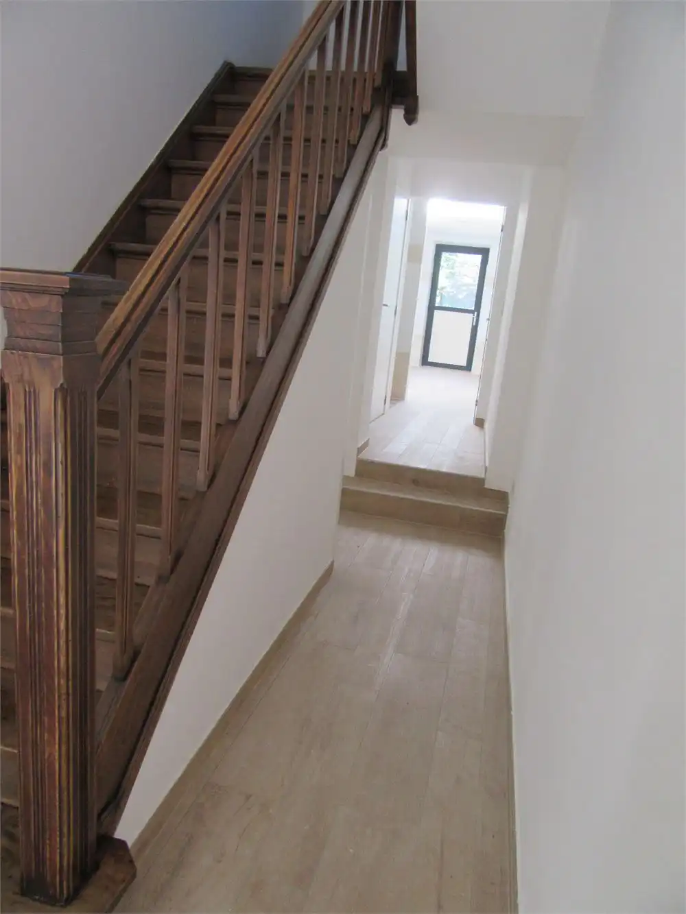 Rijwoning met modern interieur foto 4