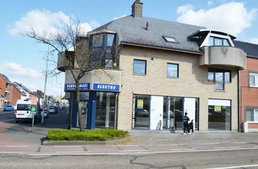 Goed gelegen handels- of kantoorruimte in gebouw met uitstraling. foto 2