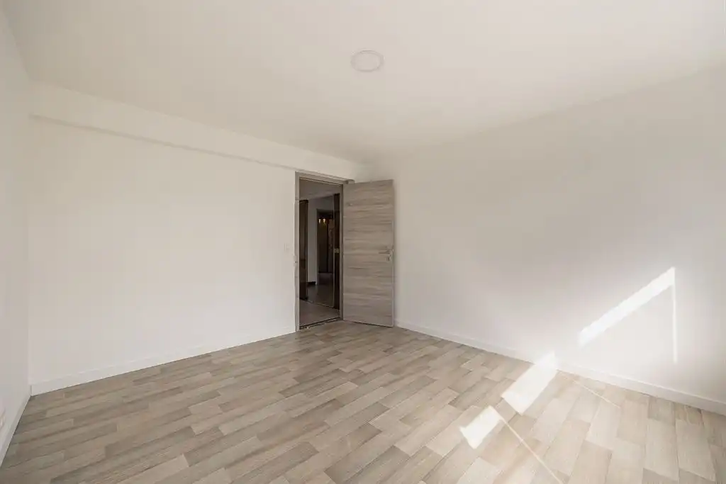 Ruim en lichtrijk appartement met 2 slaapkamers foto 10