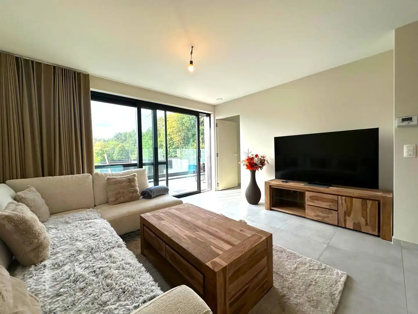 Modern appartement op centrale locatie te Sint-Andries foto 5