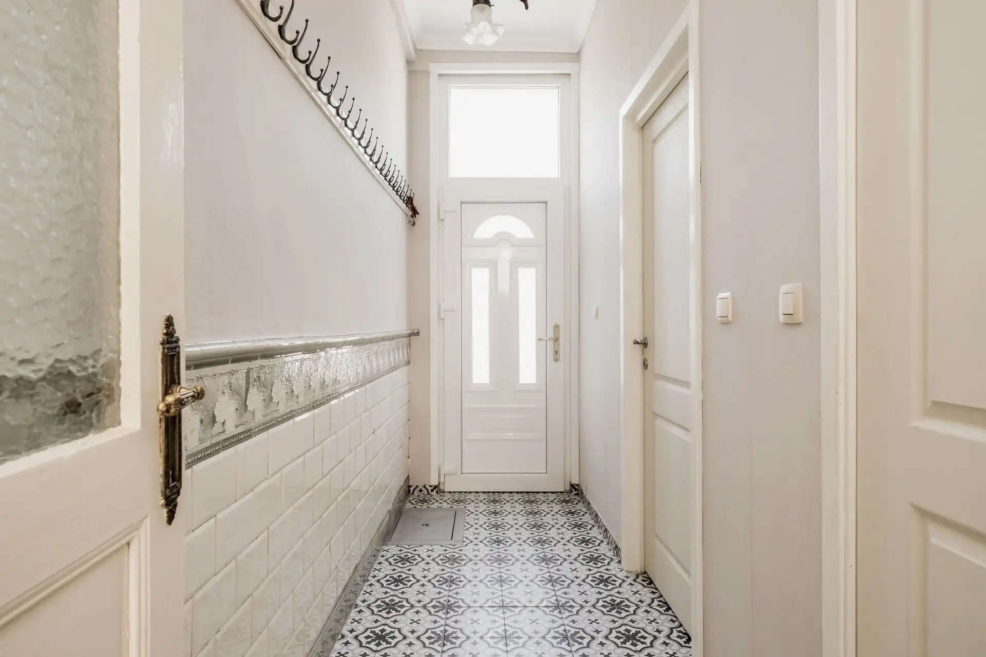 Te renoveren woning met 3 slpks en 3 badkamers. foto 5