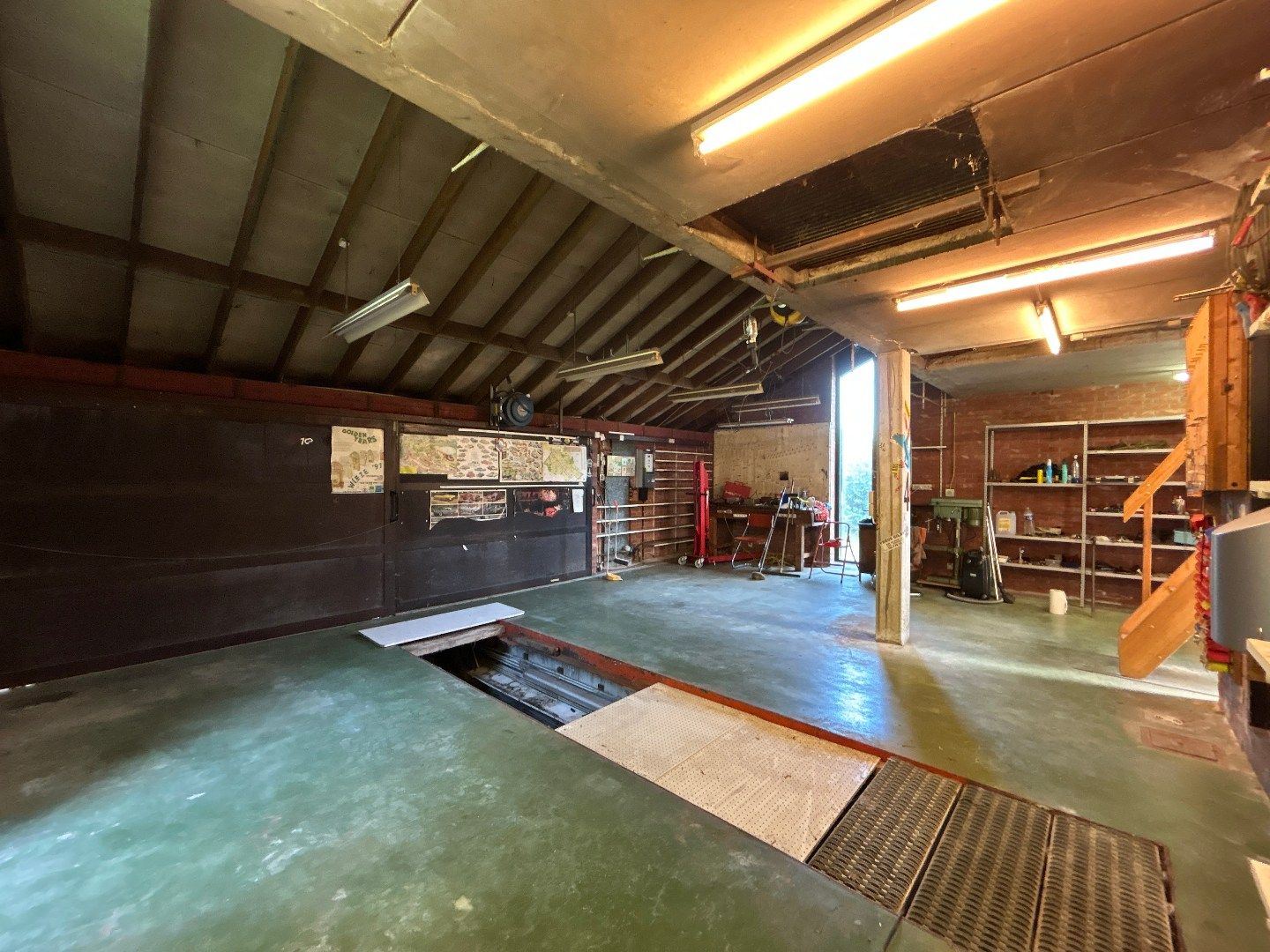 Ruime, moderne villa met uitzonderlijke garage  foto 24