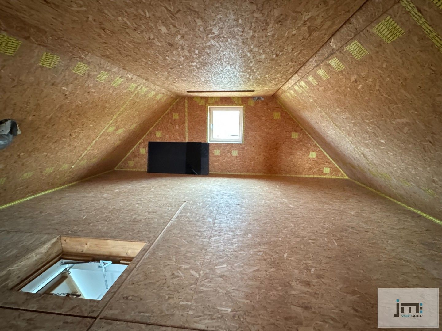 Ruime moderne woning met grote kelder foto 16