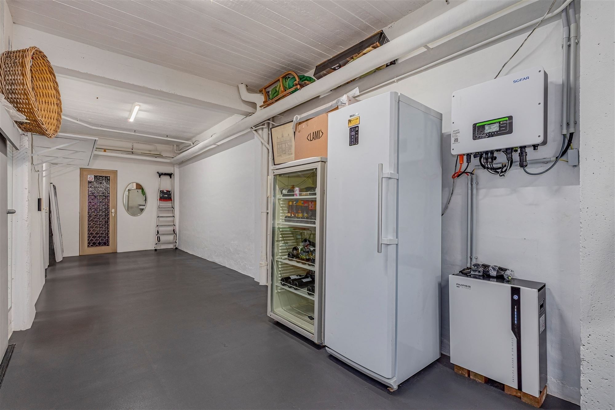 Ruime instapklare woning met grote garage/magazijn foto 5