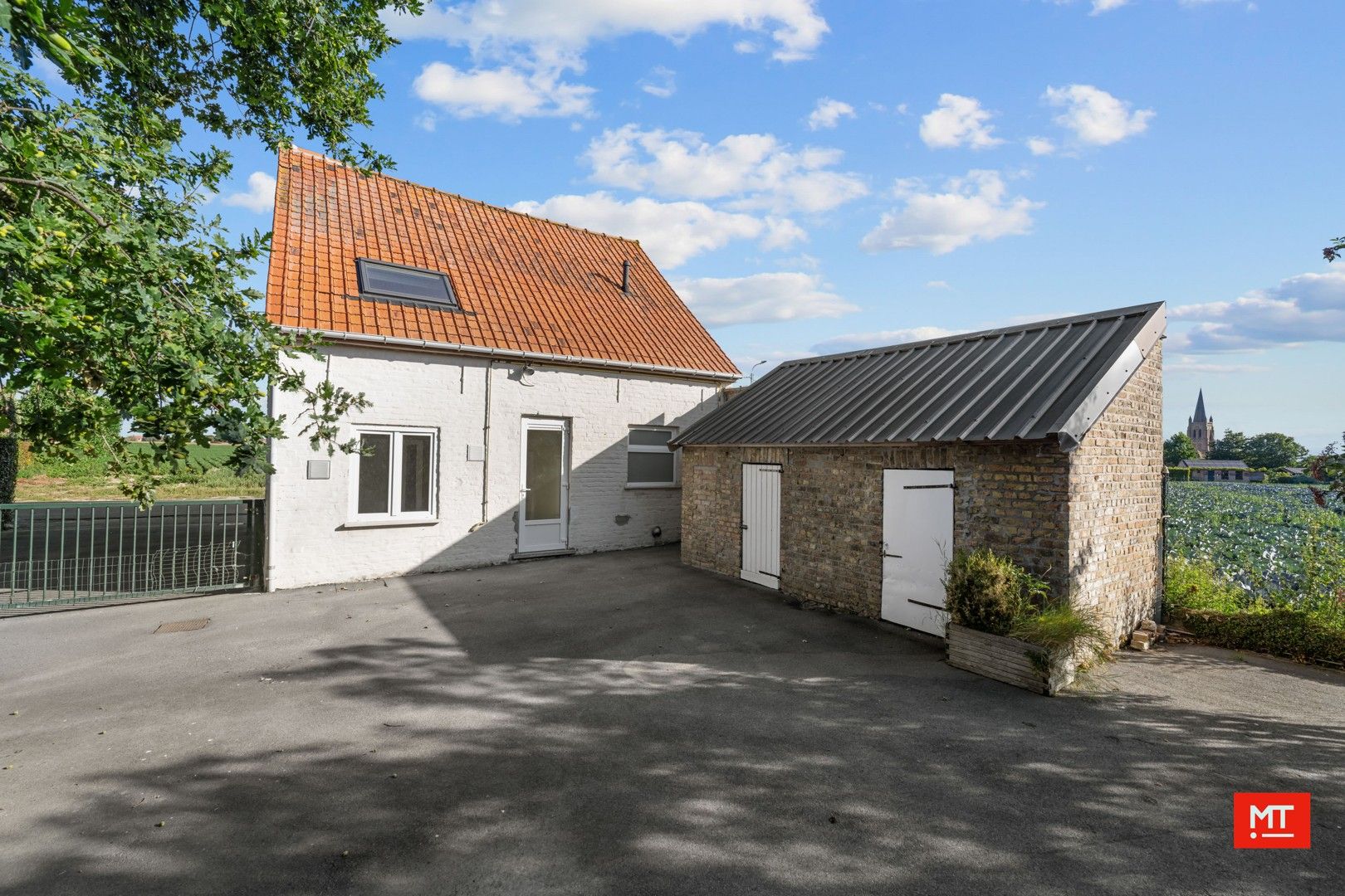 Landelijk gelegen alleenstaande woning met 3 slaapkamers, tuin en garage in Bikschote foto 4