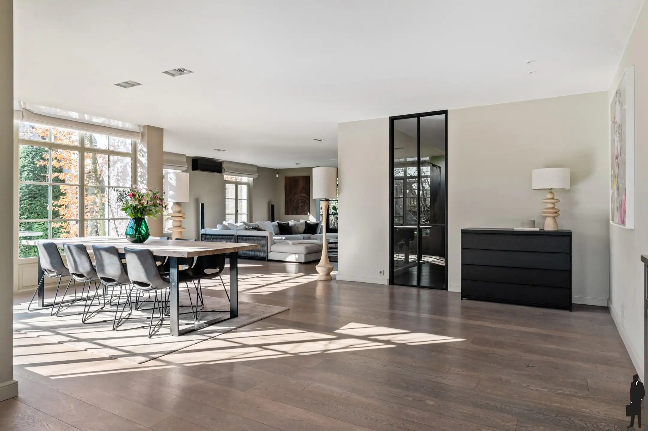 Prachtige woning met 4 slpks, 2 badks en ZW tuin met privacy foto 9