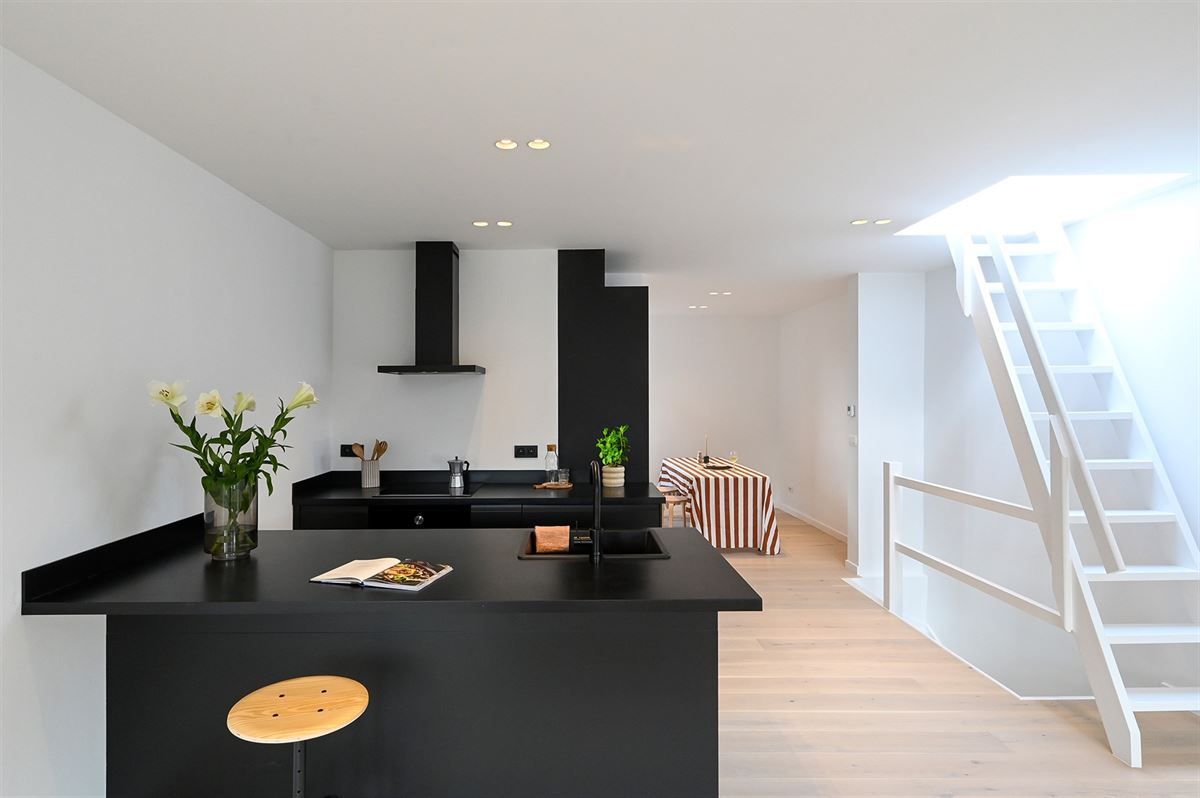 Volledig gerenoveerde opbrengsteigendom met 2 vergunde duplex-appartementen  foto 23
