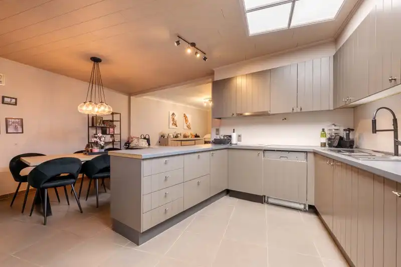 🏡 Ruime gezinswoning met tal van mogelijkheden, dubbele garage én zonnige tuin! ☀️ foto 10
