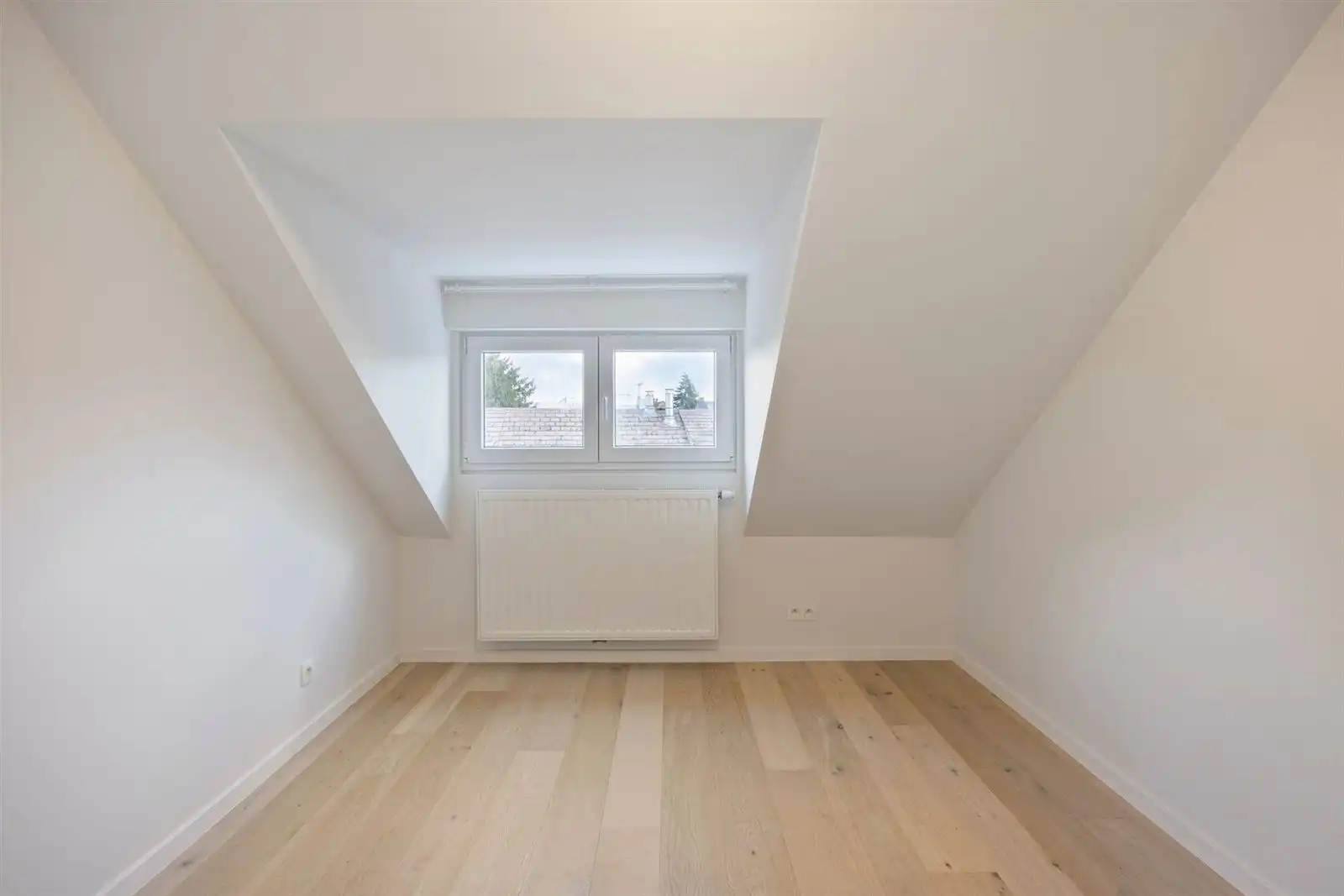 Gerenoveerde woning met 4 slaapkamers en tuin foto 19