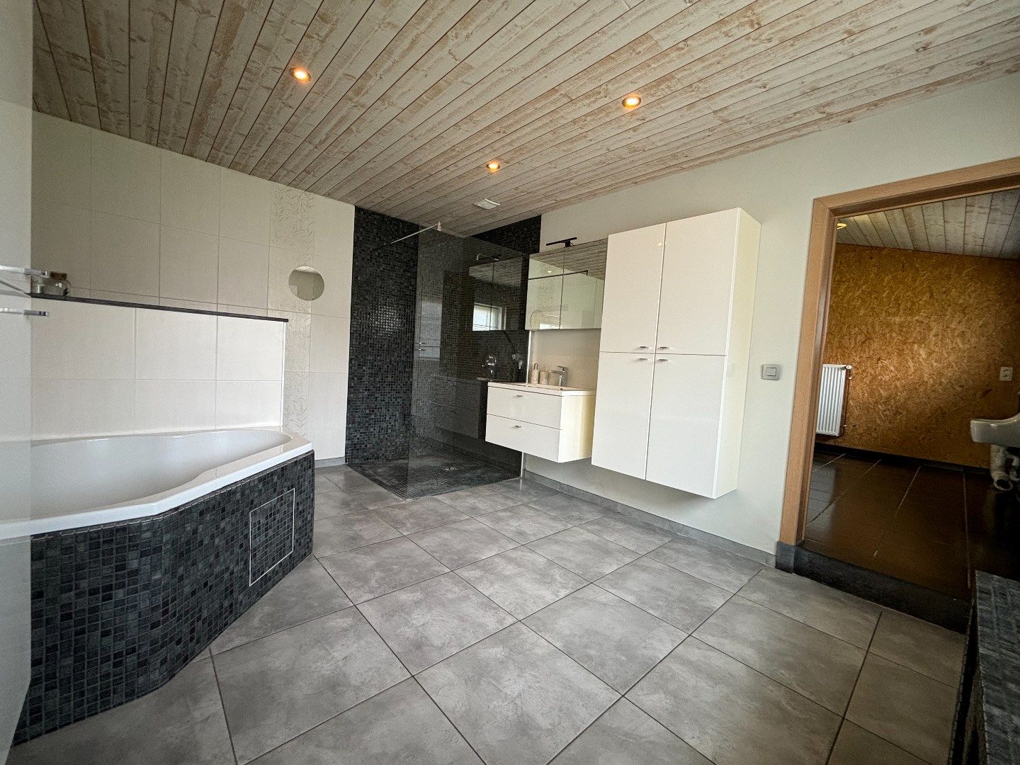 Ruime instapklare woning met tuin en garage. foto 19