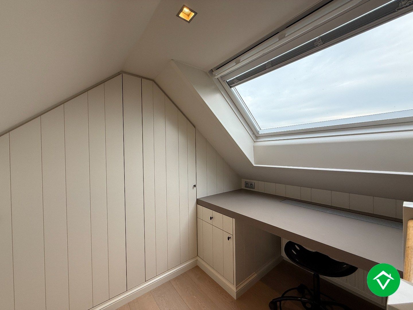 Prachtige rijwoning met 3 slaapkamers, tuin en garage te Roeselare foto 24