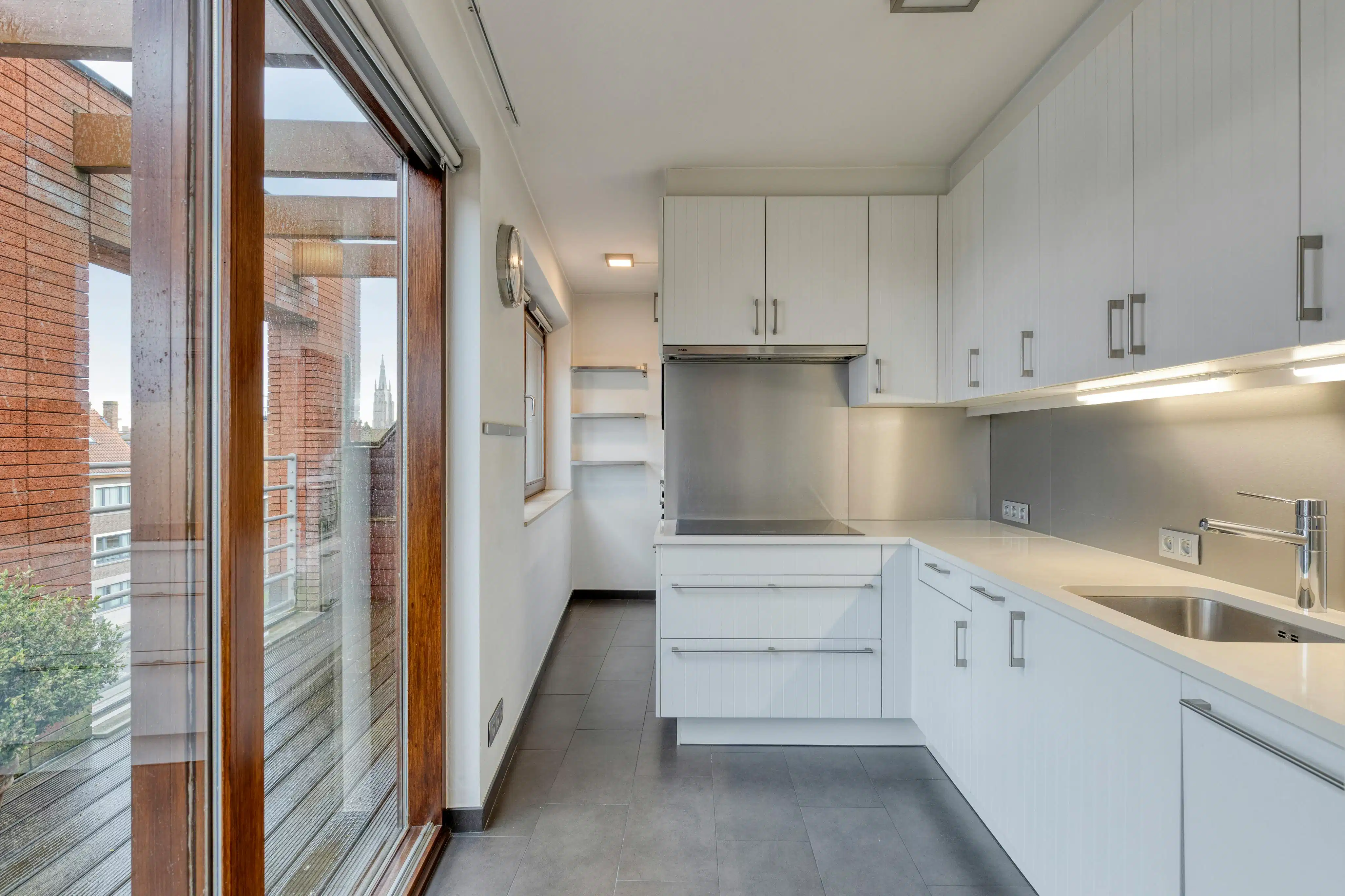 Lichtrijk appartement met 3 slaapkamers te koop in Brugge foto 4