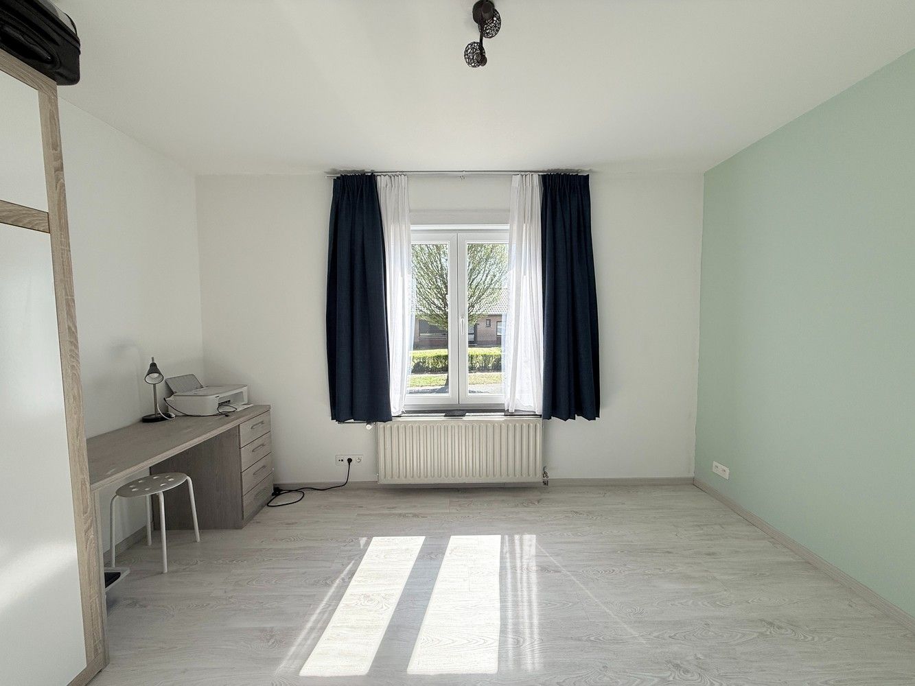 Instapklare woning met 3 slaapkamers en een gezellige tuin op toplocatie in Hoeselt te huur! foto 12