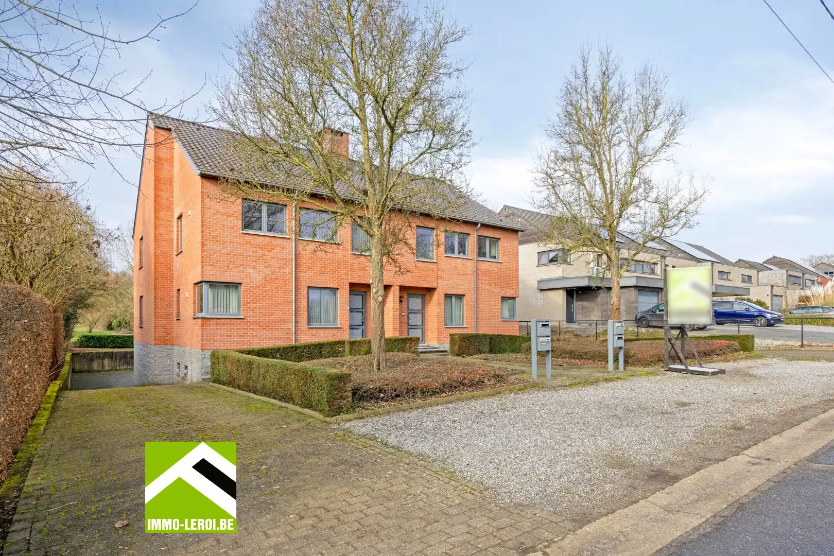 Gebouw met 4 appartementen foto 2