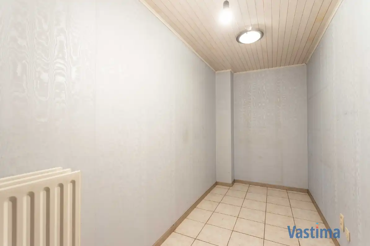 Ruime halfopen bungalow met grote kelder, 3 slaapkamers en zonnige tuin foto 23