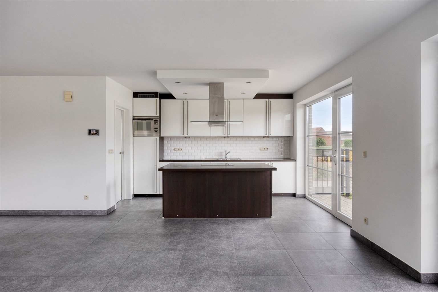 Instapklaar gelijkvloers appartement met 2 slaapkamers, ruime tuin en parkeergelegenheid op een rustige toplocatie in Opitter.  foto 5