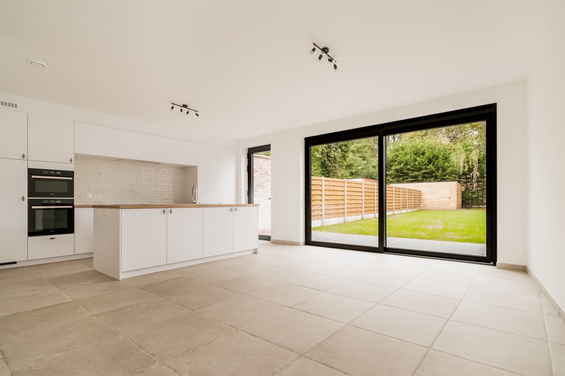 Moderne nieuwbouwwoning met 4 slpkm, tuin en garage  foto 6