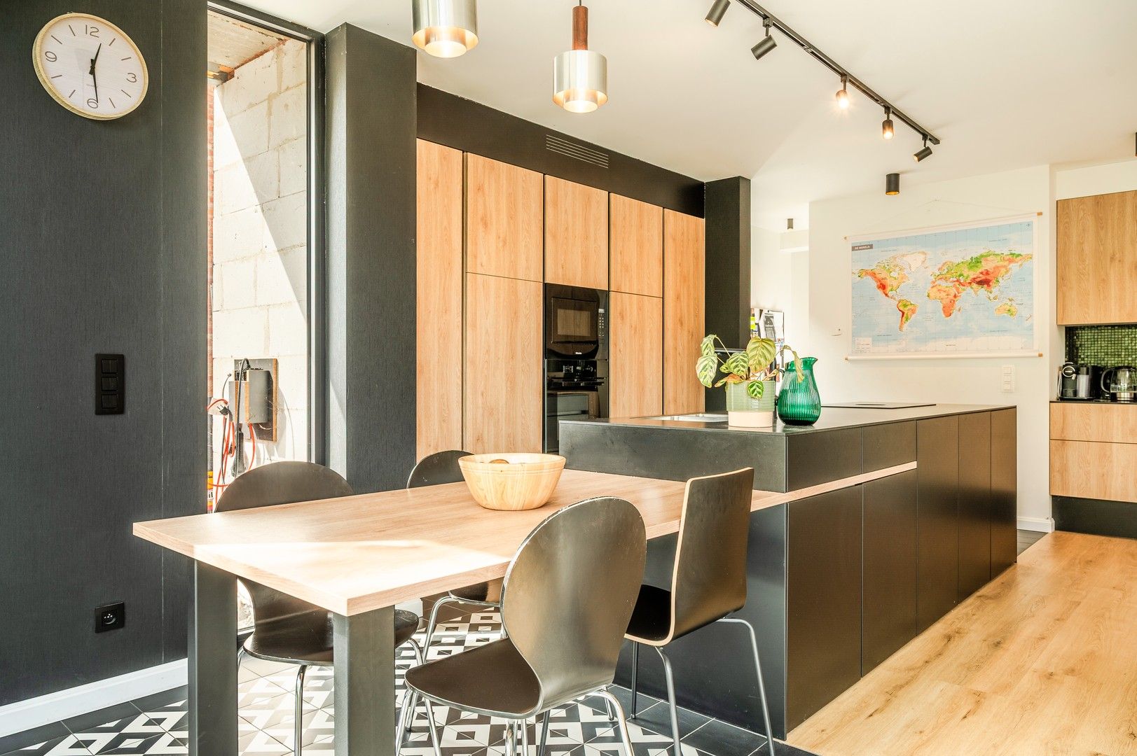 Prachtig gelegen half open woning foto {{pictureIndex}}