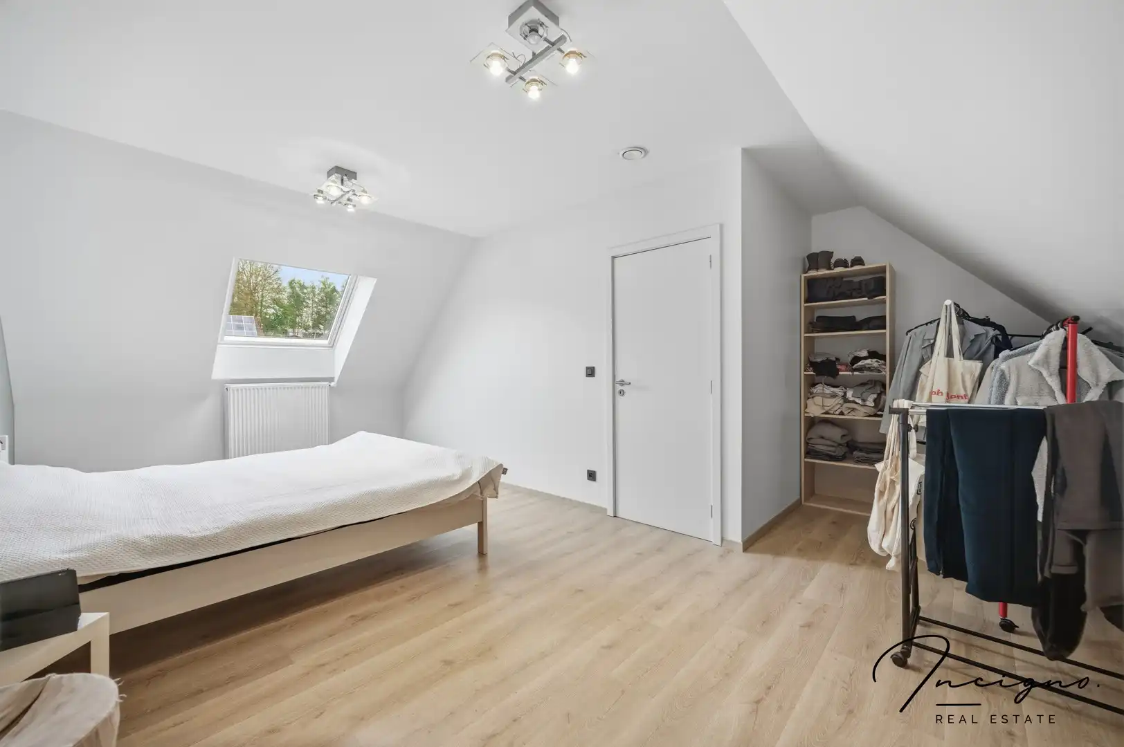 Handelspand met woonst op een interessante commerciële ligging foto 23