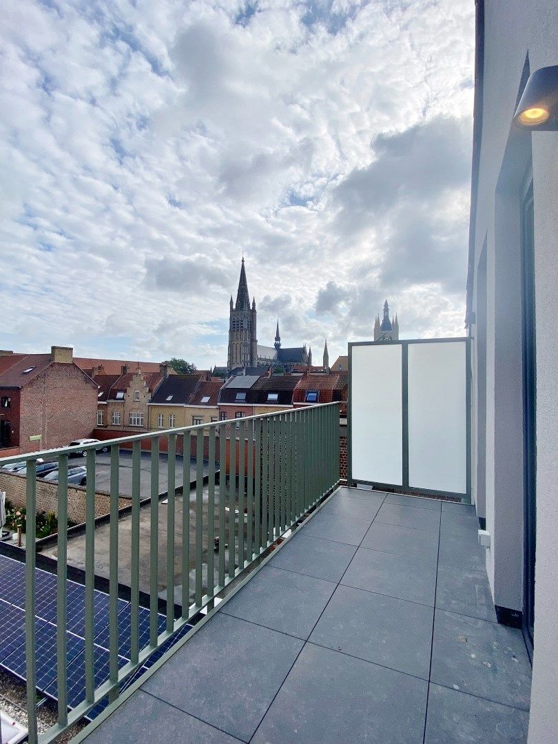 Volledig vernieuwd appartement met terras in Ieper centrum foto 13