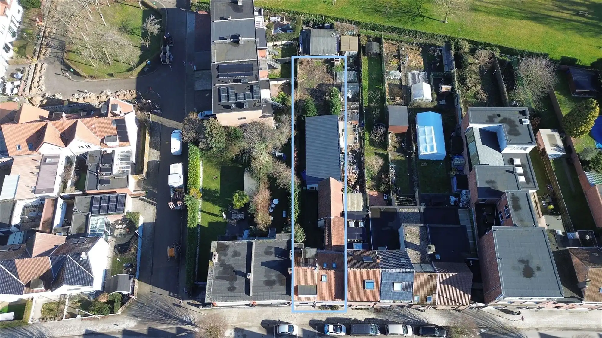 Woning met garage, magazijn, tuin + duplexapp. foto 2