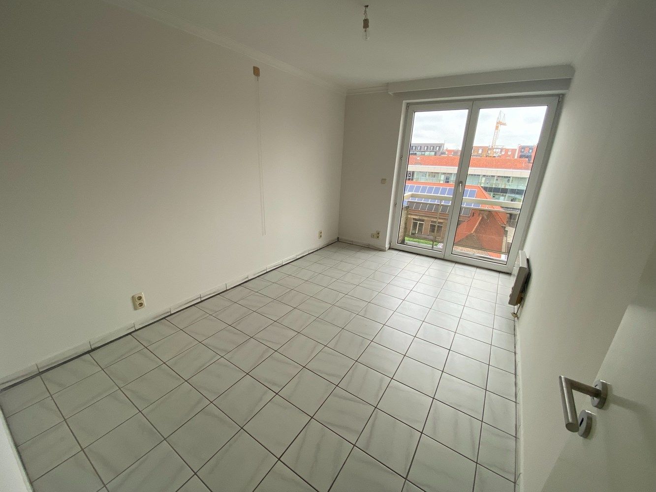 Ongemeubeld appartement met 2 ruime slaapkamers, op de Lippenslaan. foto 16