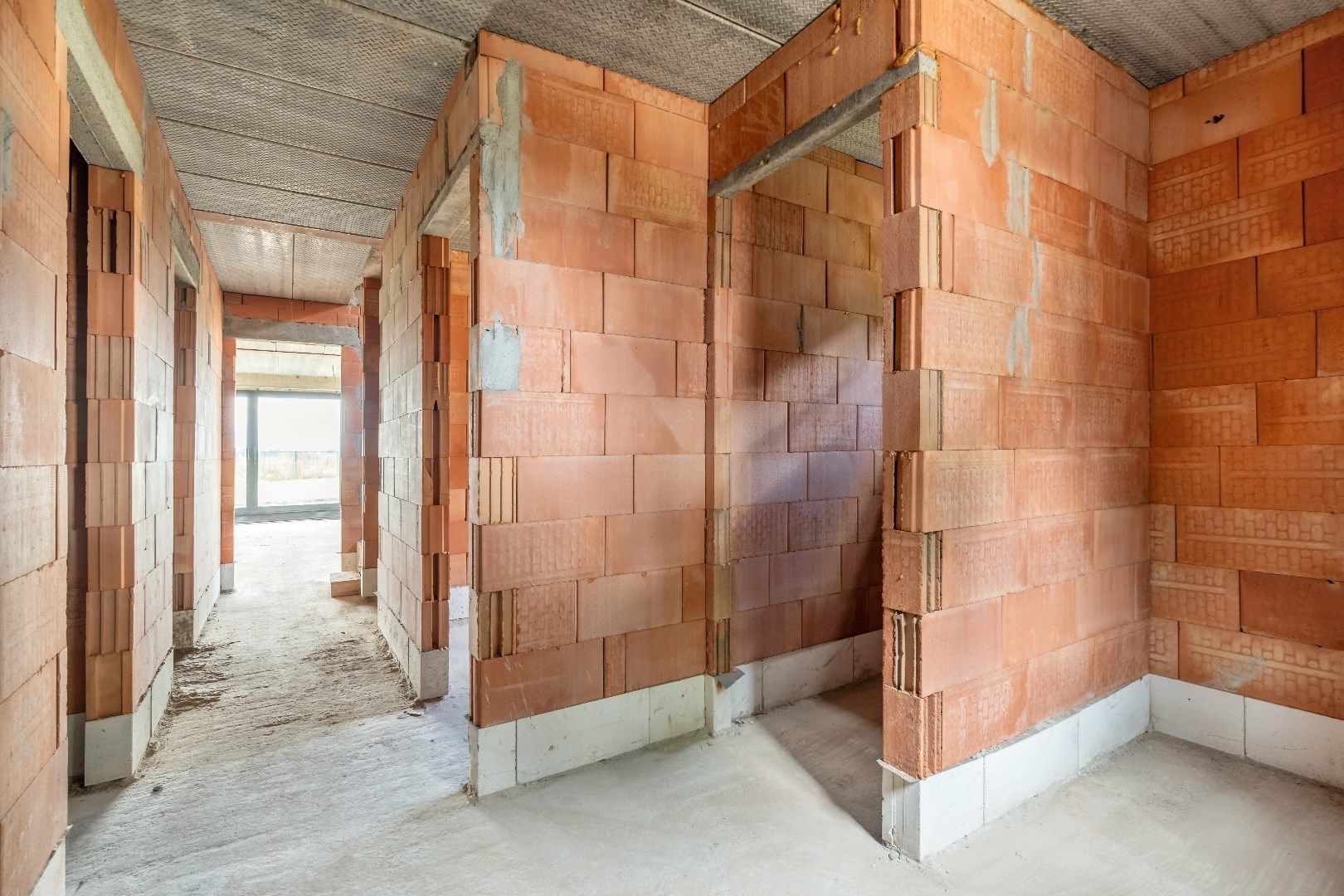 Creëer Uw EIGEN Woonavontuur: 'Casco' pastorijwoning in halfopen bebouwing op een perceel van 10a77ca! foto 12