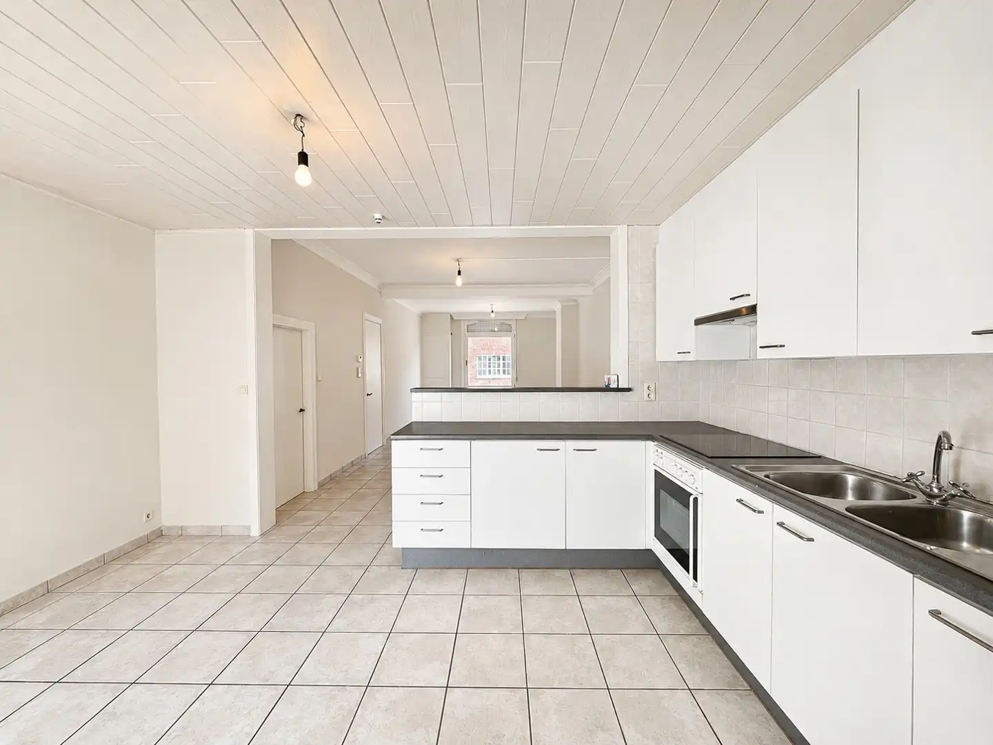 Rijwoning met 3 slaapkamers en tuintje vlakbij centrum Zomergem foto 6