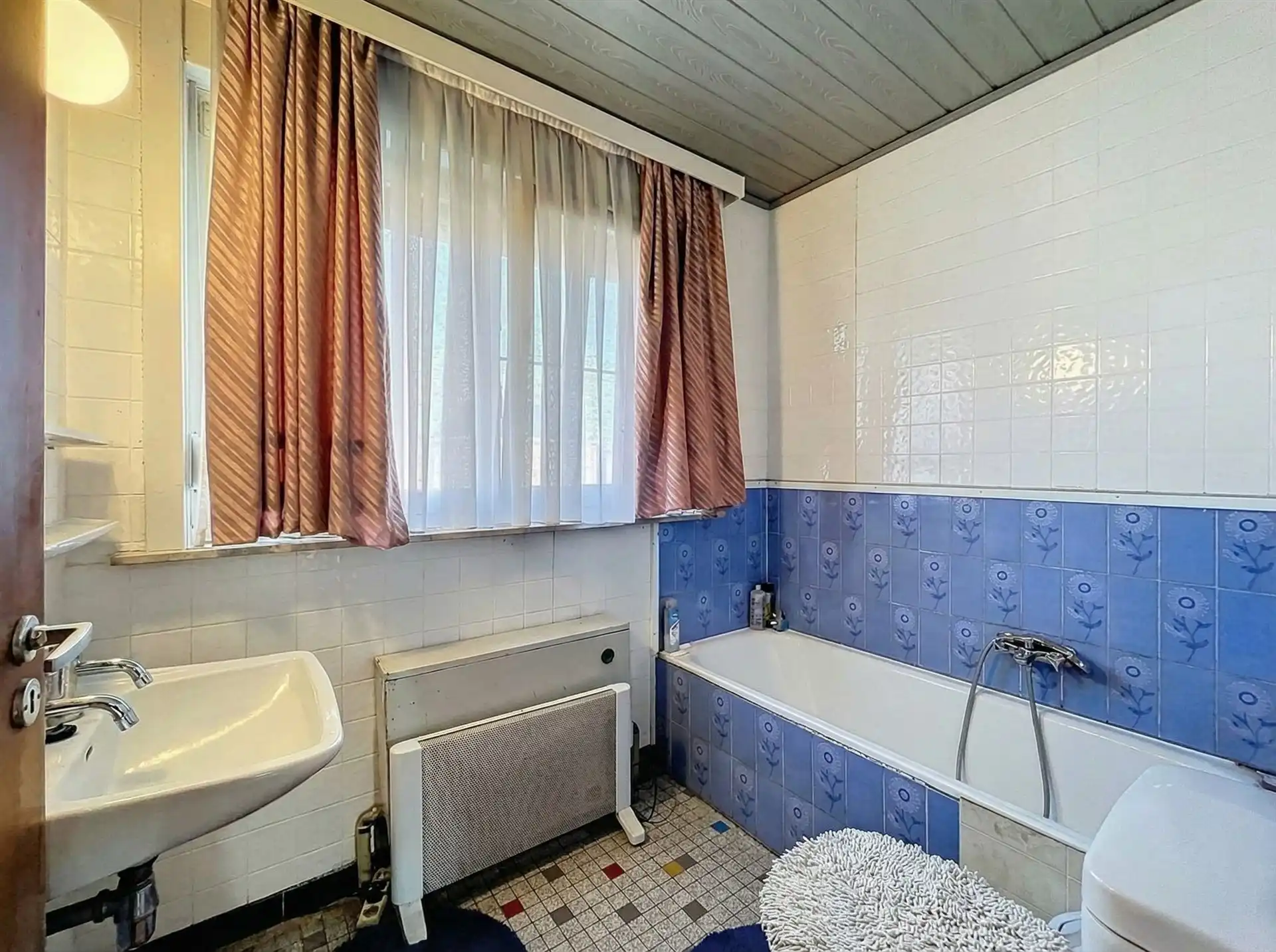 Gezinswoning met garage op perceel van 900m² met weids uitzicht! foto 10