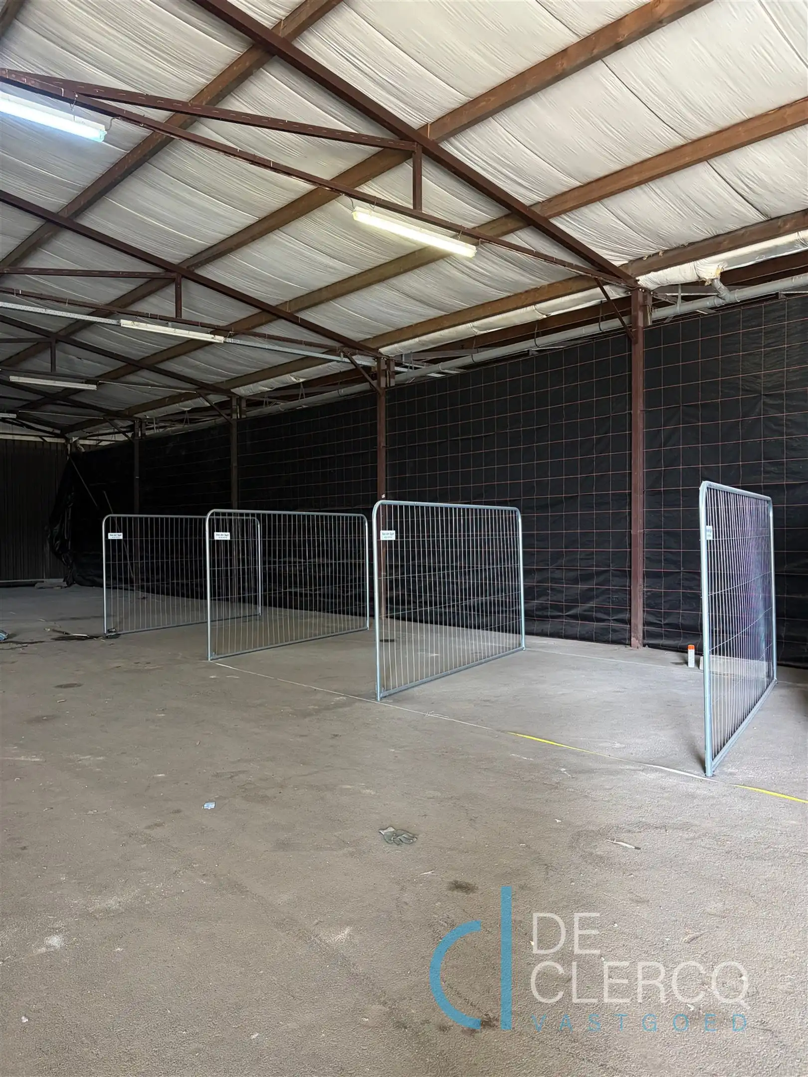 Overdekte parkeerplaatsen te huur in Lochristi!  foto {{pictureIndex}}