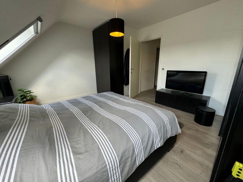 Instapklaar dakappartement van ±170m² met 2 slpks, terras & parking! foto 13