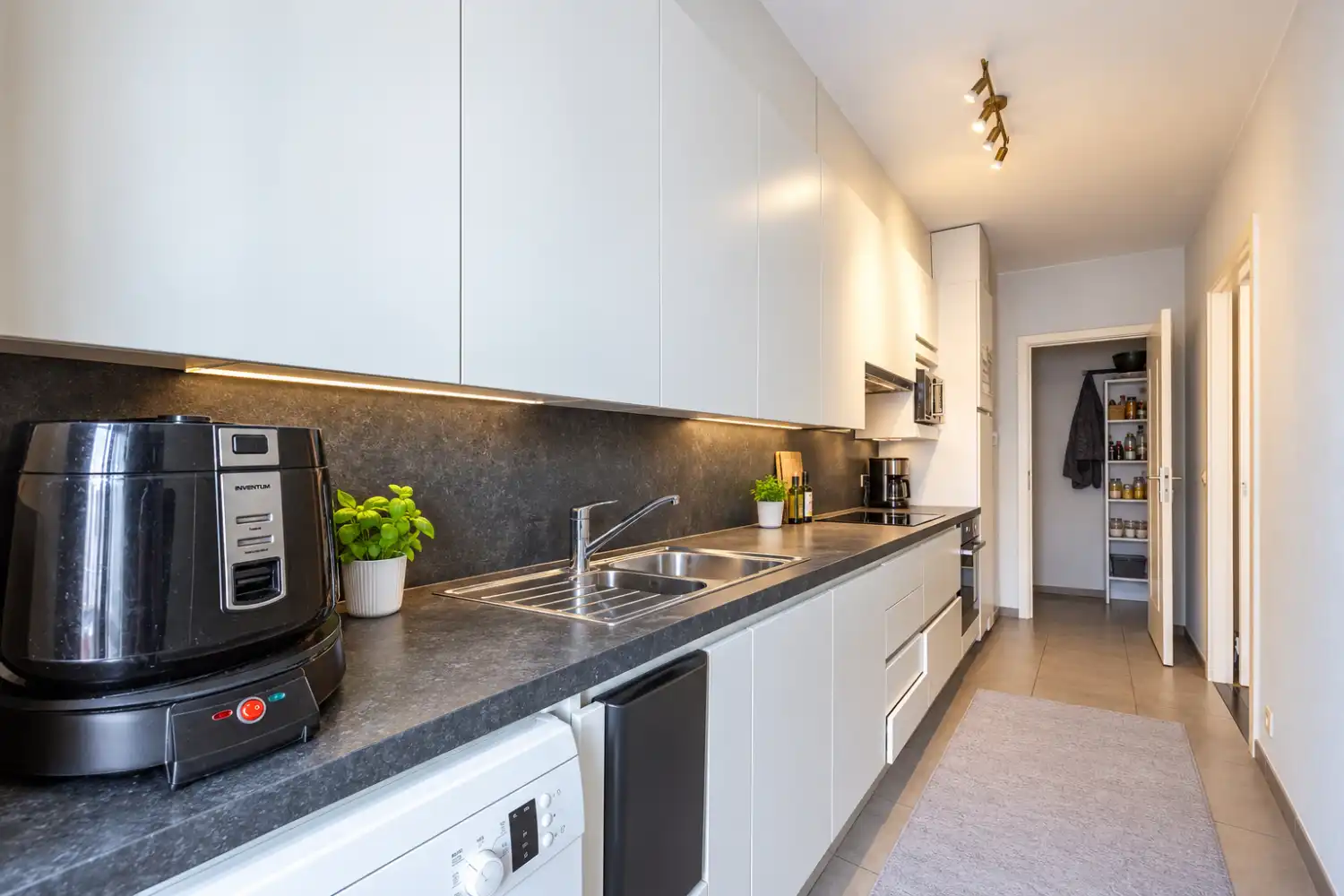 Ruim instapklaar appartement vlakbij het centrum foto 3